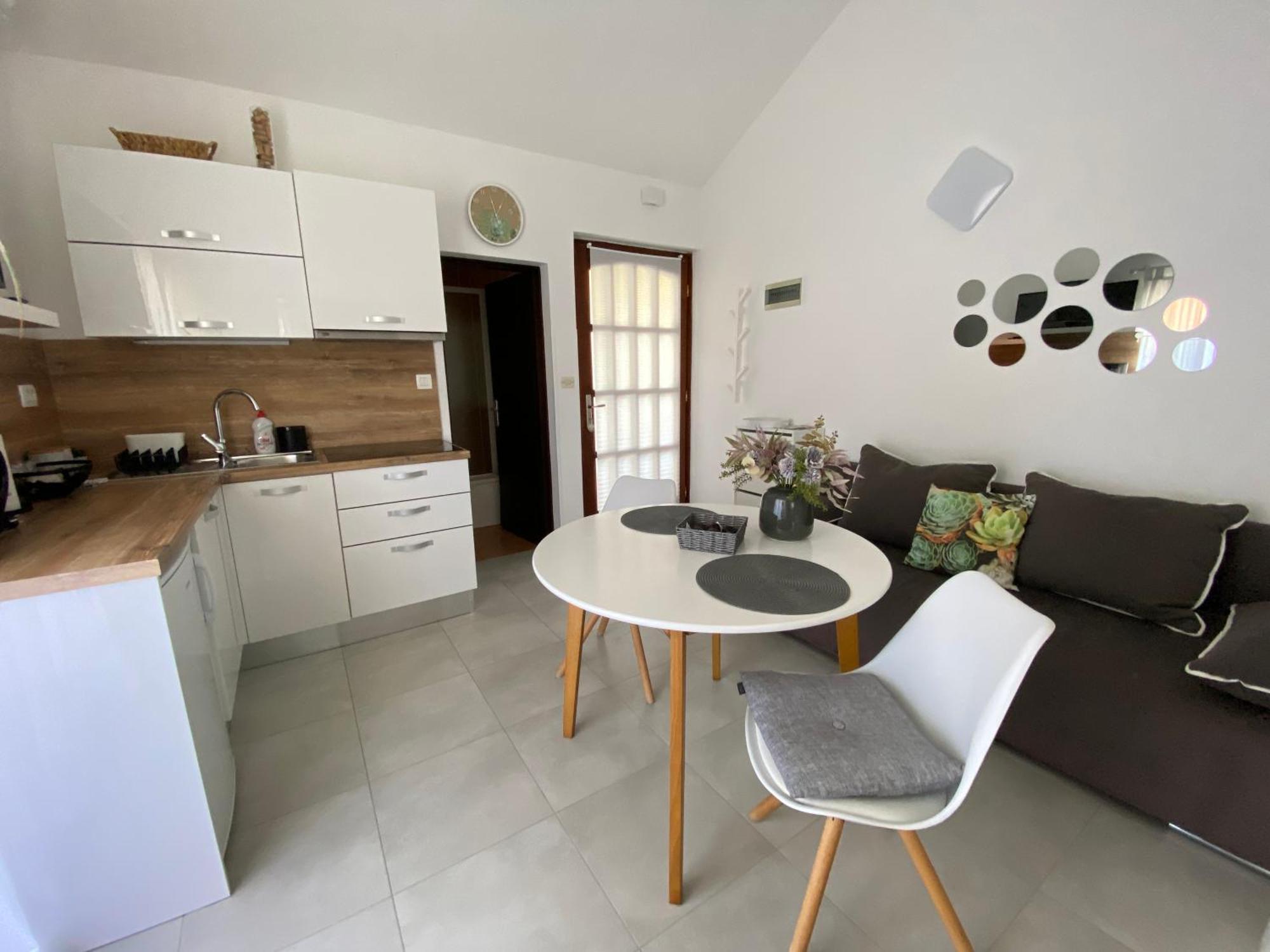 Apartments Flora 1 Banjol Екстер'єр фото