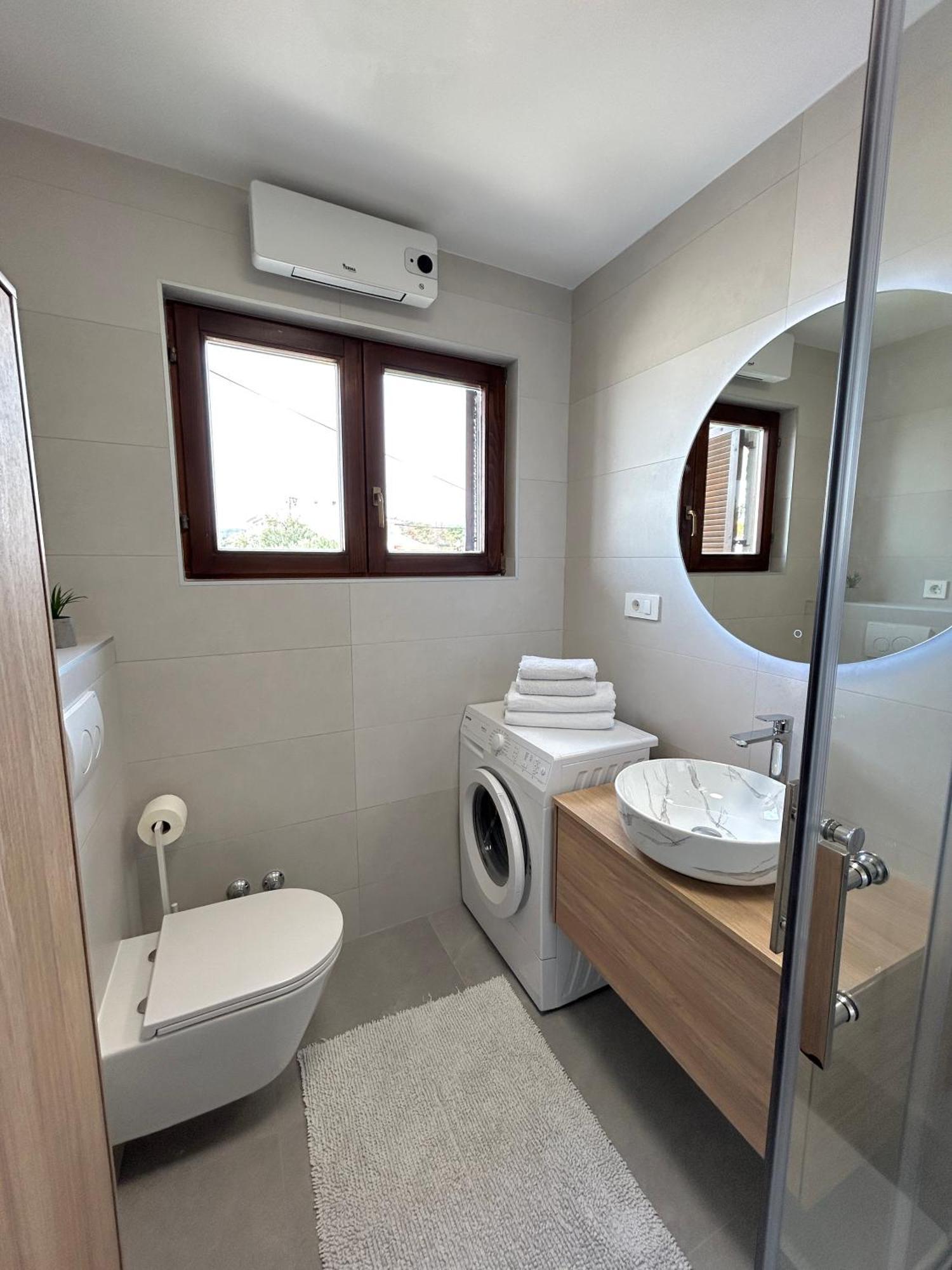 Apartments Flora 1 Banjol Екстер'єр фото